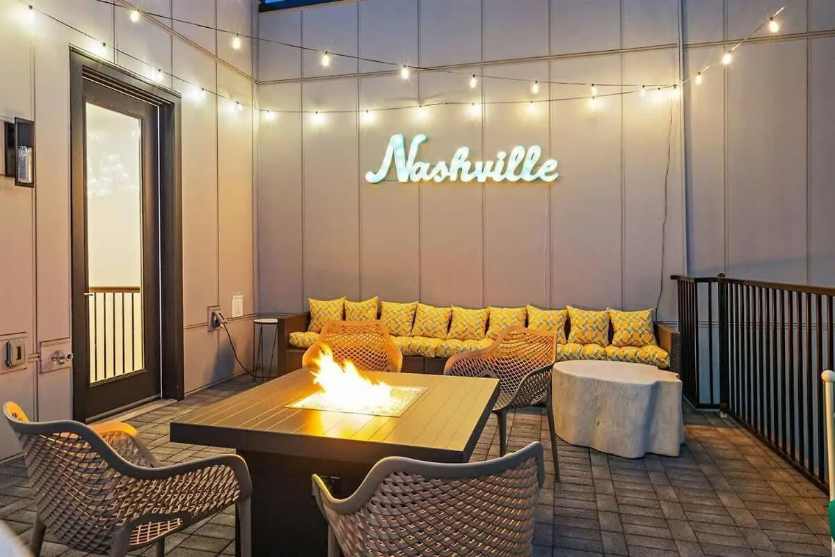 The Southern Lady & Gentleman - Rooftop Patios ناشفيل